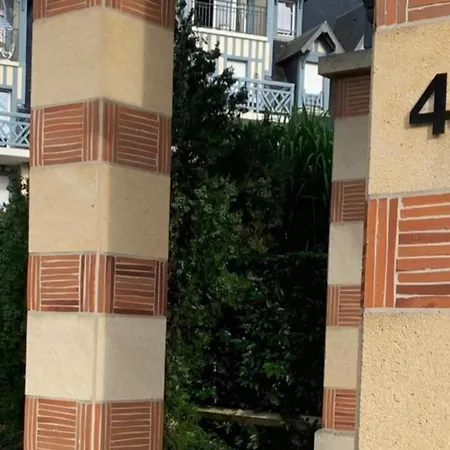 Апартаменты With Garden On The Seafront *